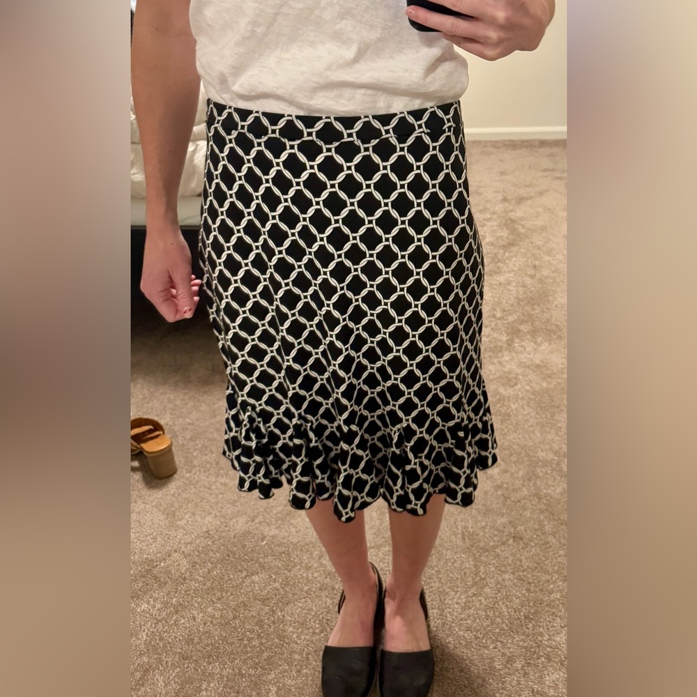 White House Black Market Black and White Chain Pattern Skirt